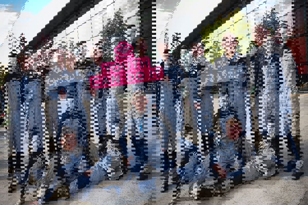 12 GTG Princes Trust apprentices holding a pink 'Youth Can Do It' sign